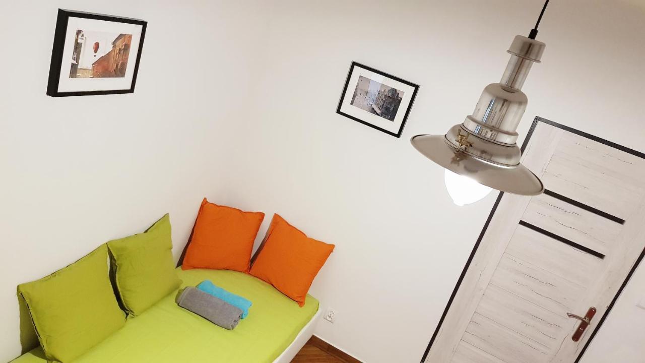 Cozy & Fun Rooms Wojewodzka, Chopina, Damrota カトヴィツェ エクステリア 写真